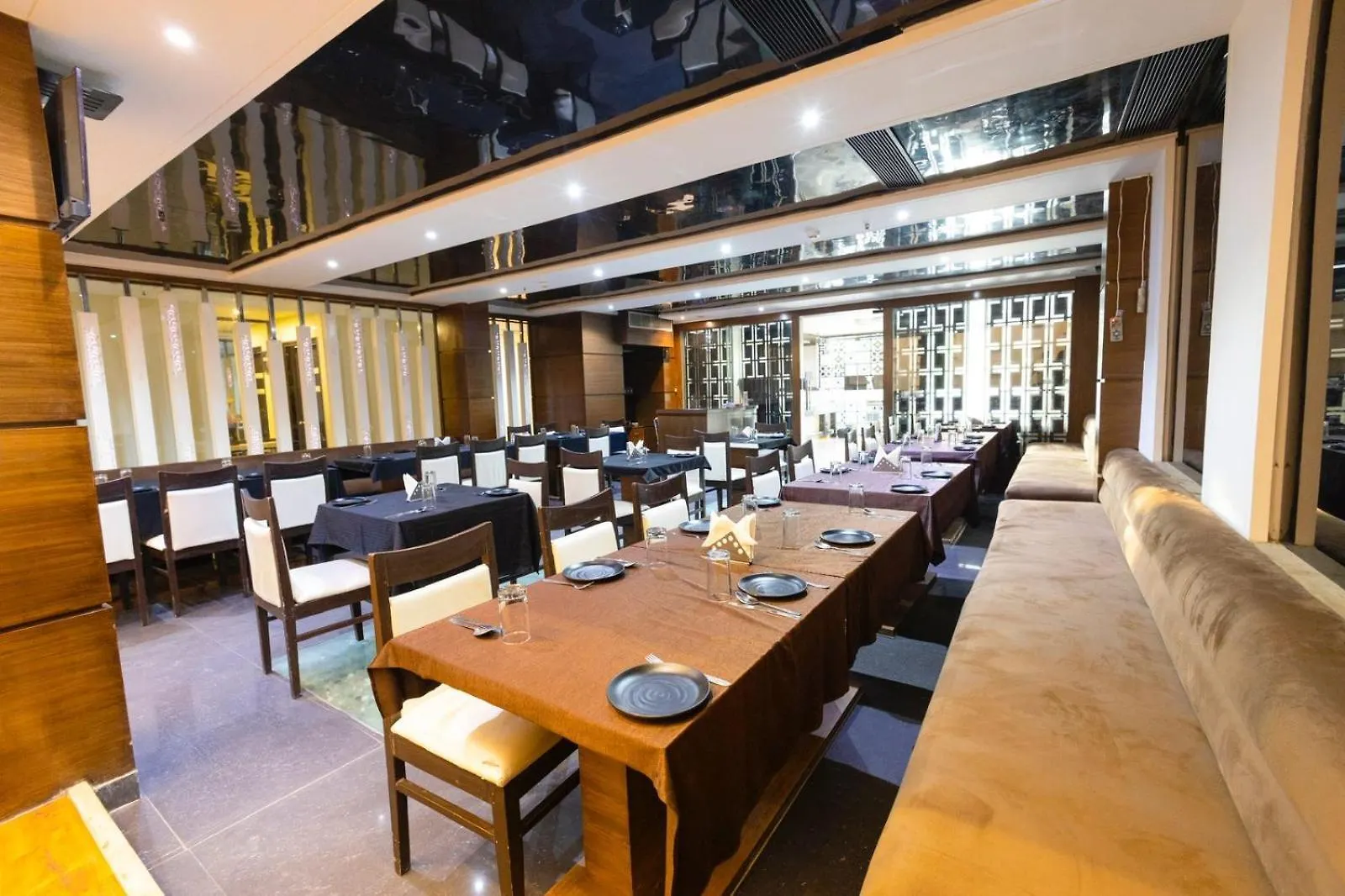 Hotel Sahibs Lighthouse - Swimming Pool Agra
