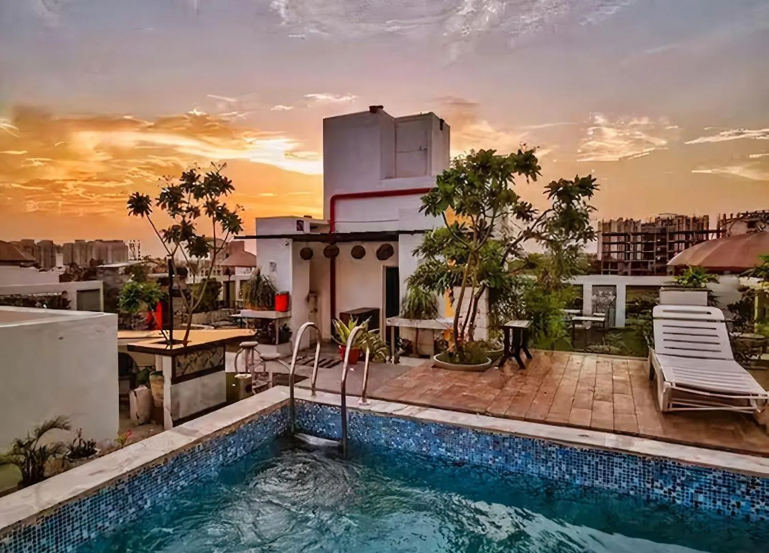 Hotel Sahibs Lighthouse - Swimming Pool Agra